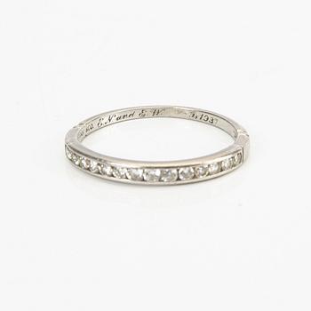 Tiffany & Co rong platinum brilliant-cut diamonds approx 0,15 ct in total, size 54.