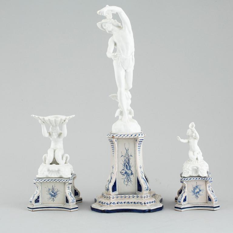 Three figuriner from Italy, from around year 1900.