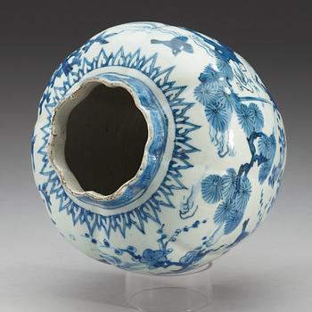 A blue and white jar, Ming dynasty Wanli (1573-1620).