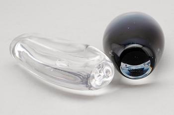 VASER, 2 st, glas, Vicke Lindstrand, signerade.
