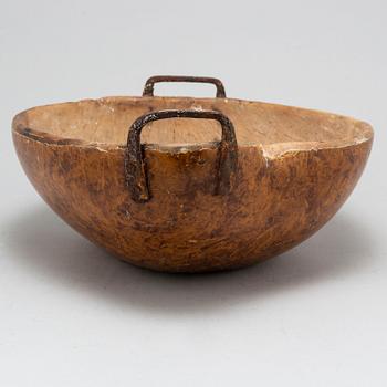 An 18th / 19th century wooden bowl.