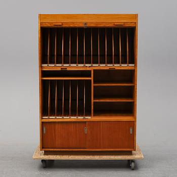 A oak cabinet from the first half of the 20th century.
