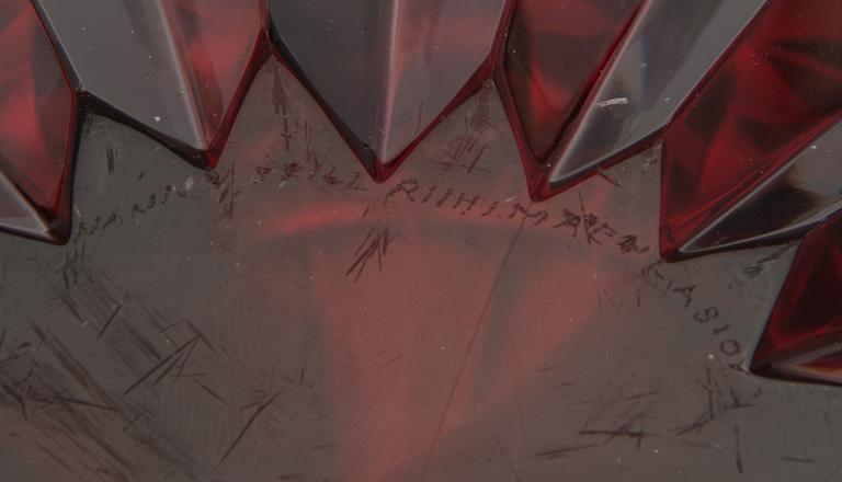 NANNY STILL, GLASSKULPTUR.  Rubin (Diamant). Sign. Nanny Still, Riihimäen Lasi Oy.