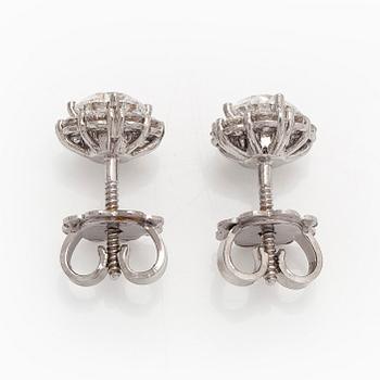 Earrings in 18K white gold set with brilliant-cut diamonds.