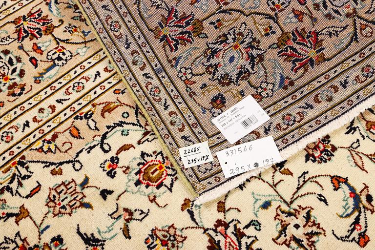 A Keshan carpet, c. 295 x 197 cm.