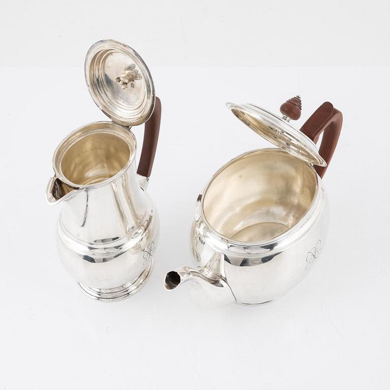 Kaffe- och teservis, 4 delar, samt gräddsnipa, silver, England, 1930-40-tal.