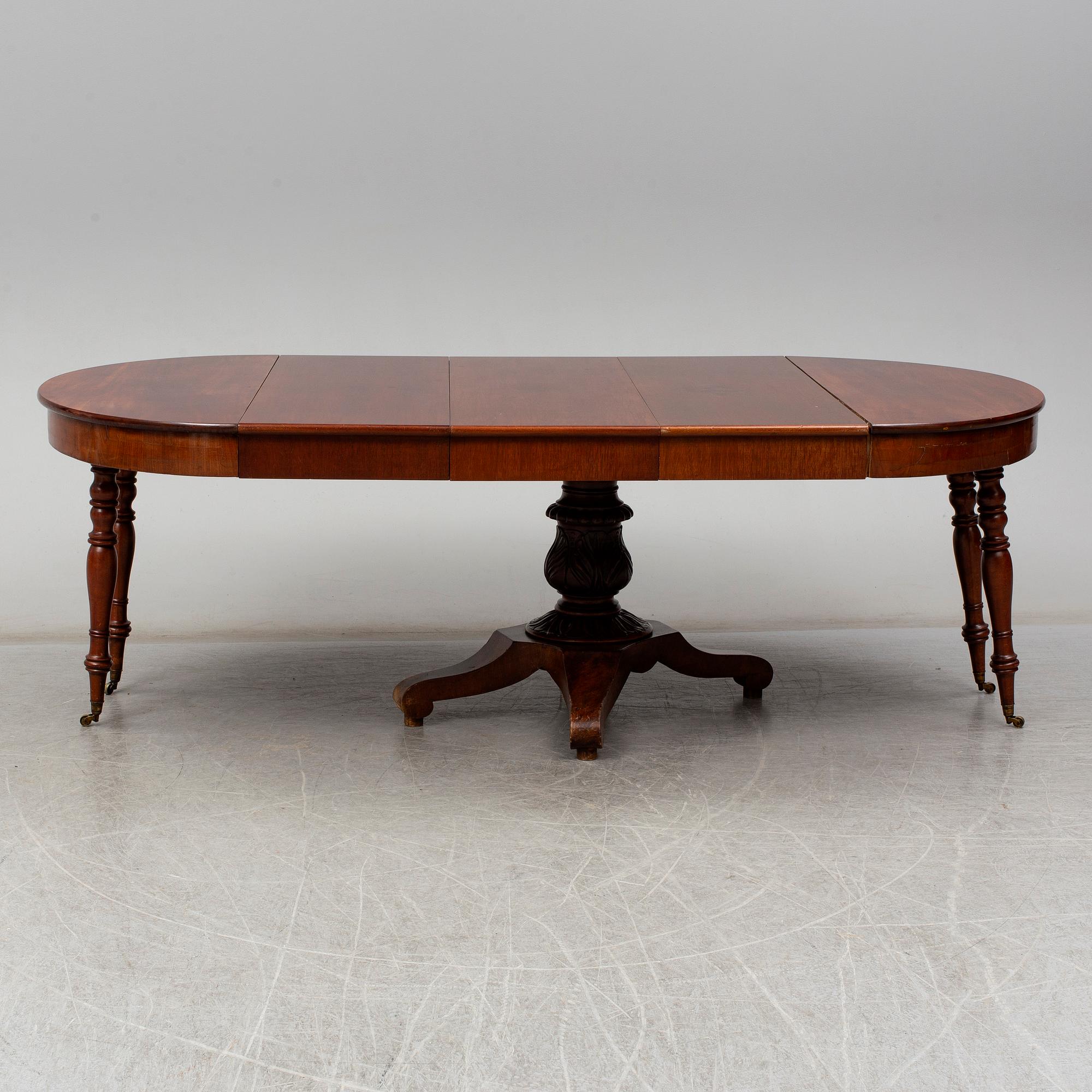 A late Empire Dinner table, 19th century.
