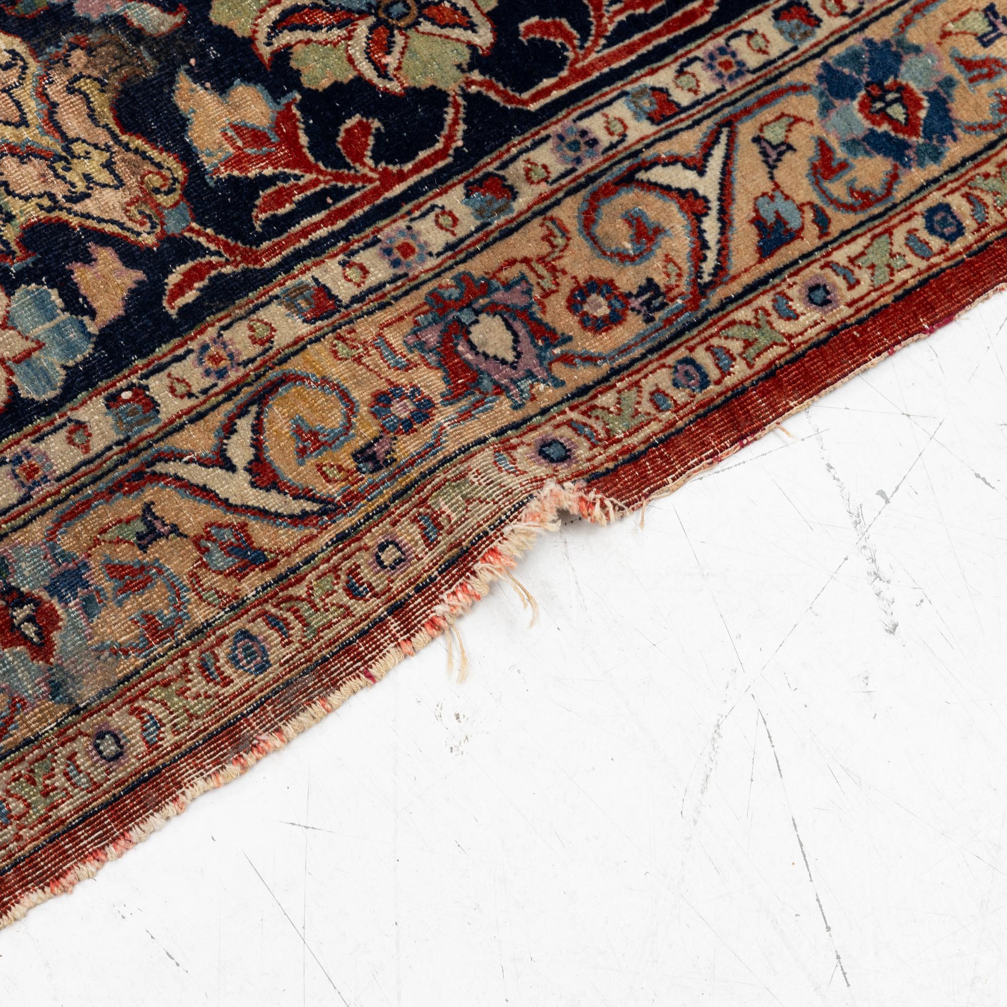 An antique central Persian carpet, c. 307 x 233 cm,