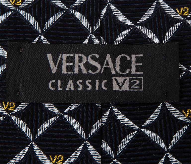 SLIPS, Versace.