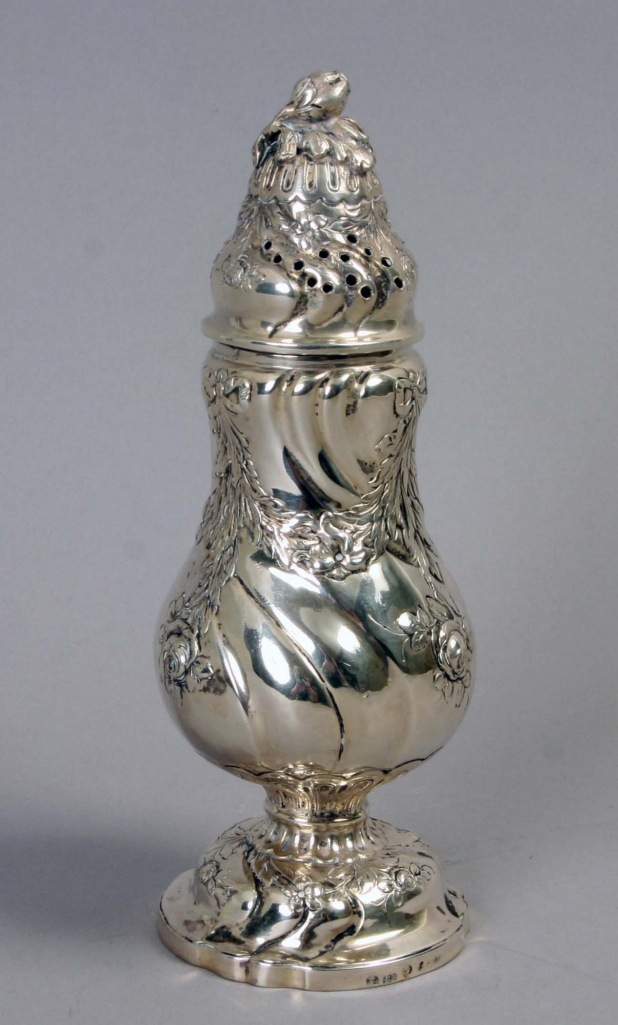 SOCKERSTRÖARE, silver, 830/1000 med importstämplar. Rokokostil.