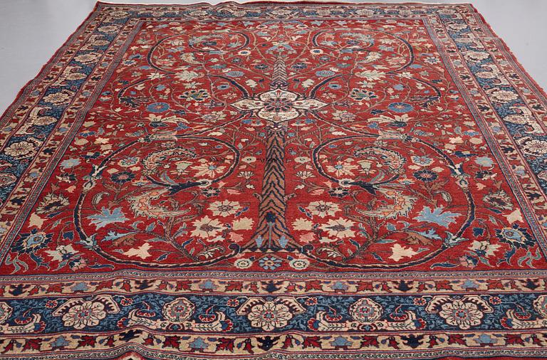 A carpet, semi-antique Tabriz, ca 359-364 x 259 cm.