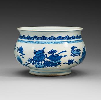 122. A blue and white censer, Qing dynasty, Kangxi (1662-1722).