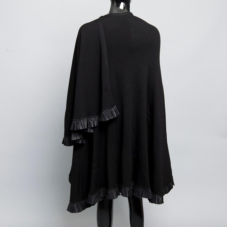 CAPE, Yves Saint Laurent.