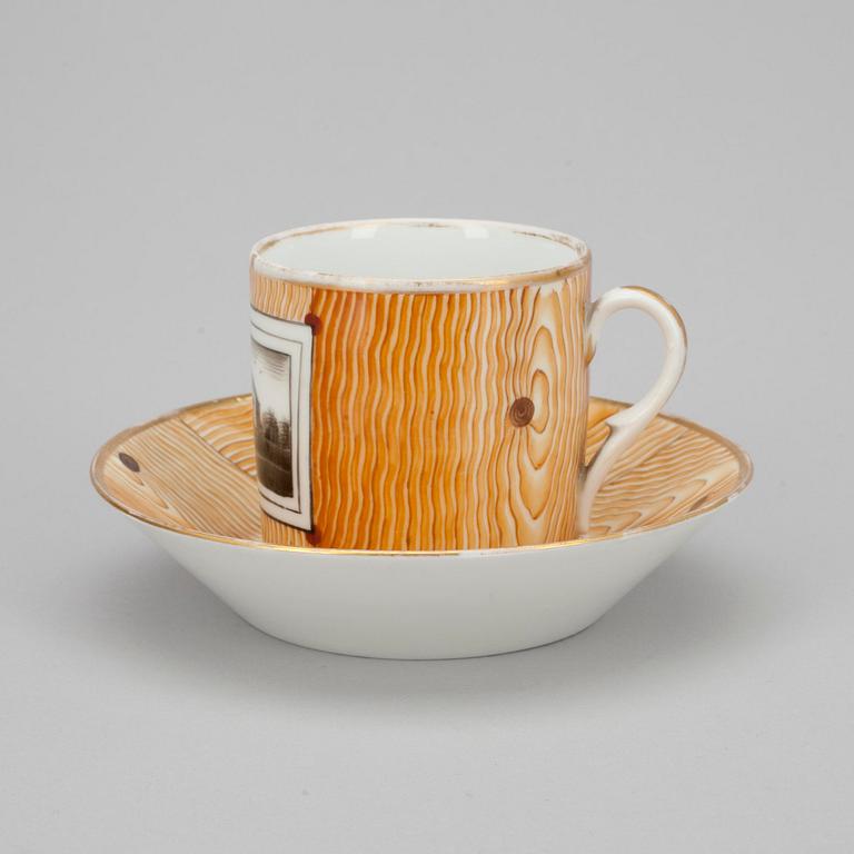 KAFFEKOPP med FAT, porslin, Popov, 1800-talets första kvartal.