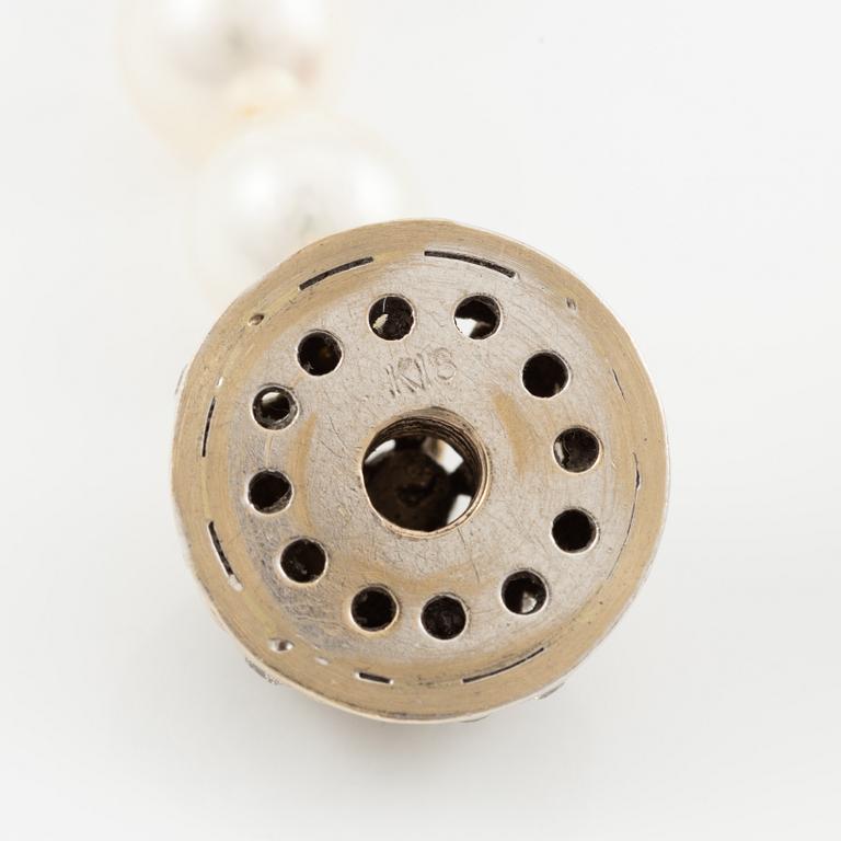 Pärlcollier med odlade pärlor, lås 18K vitguld med små briljantslipade diamanter.