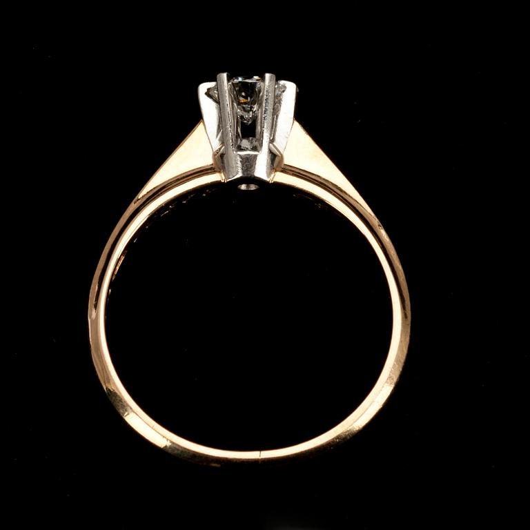 RING, guld 18K, briljantslipad diamant 0,35 ct. N. Westerback, 1970-tal. Vikt 2,9 g.