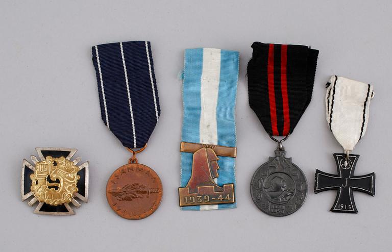MEDALJER, 5 st, Första och Andra Världskriget, Finland, en från 1970-talet.