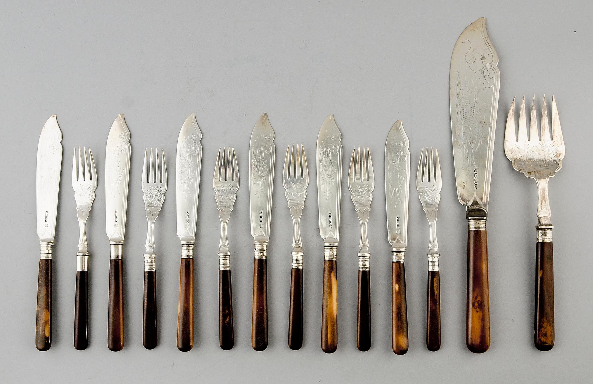 FISKBESTICK, 14 del, silver, Sheffield 1881. Vikt m skaft ca 769 g.