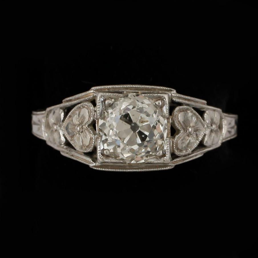 RING, platina, med gammalslipad diamant ca 1 ct. Otydlig stämpel. Vikt 5 g.
