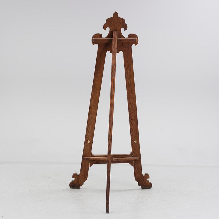 A late 19th century easel.