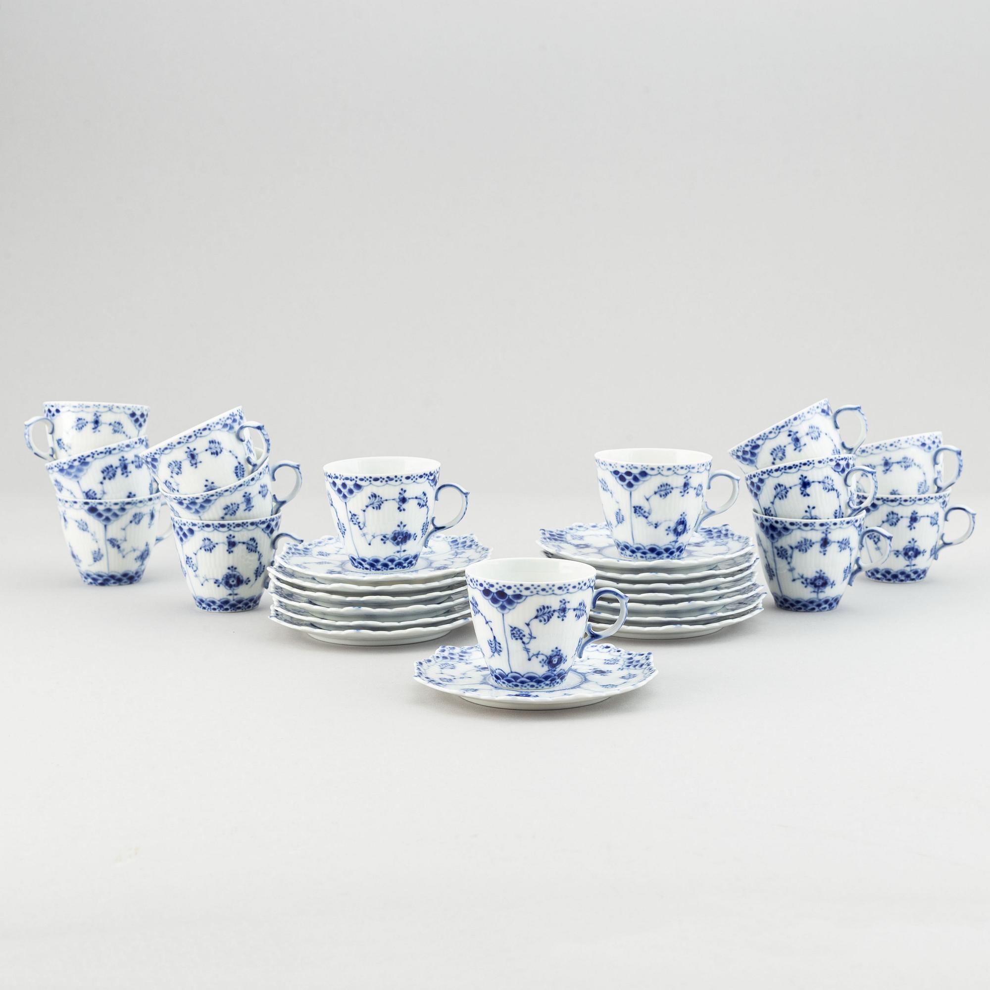 Royal Copenhagen, a mocca porcelain service (17 pcs), 'Musselmalet'.