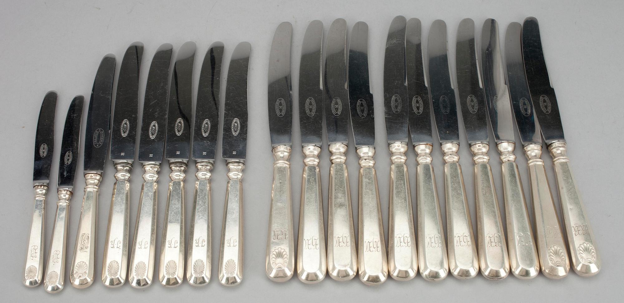 KNIVAR, 37 st, 813 resp 830/1000 silver, bl a. modellen Mussla, Helsingfors/Tavastehus . Tot inkl stålblad ca 2800gr.