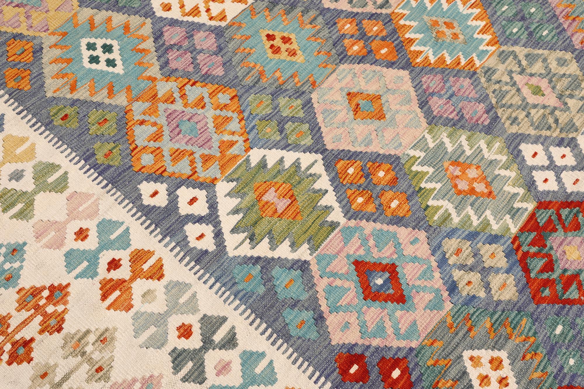 A Kilim rug, approx. 290 x 203 cm.