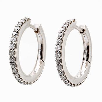 Ole Lynggaard earrings, 18K gold with 42 brilliant-cut diamonds 0,42 ct in total, TW VS, diameter 16 mm.
