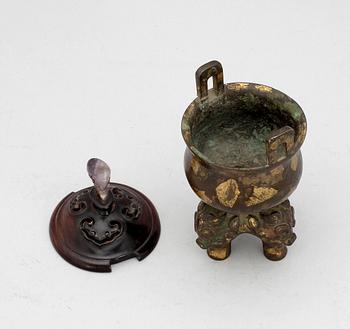 RÖKELSEKAR, brons, Kina. Trol. 1800-tal.