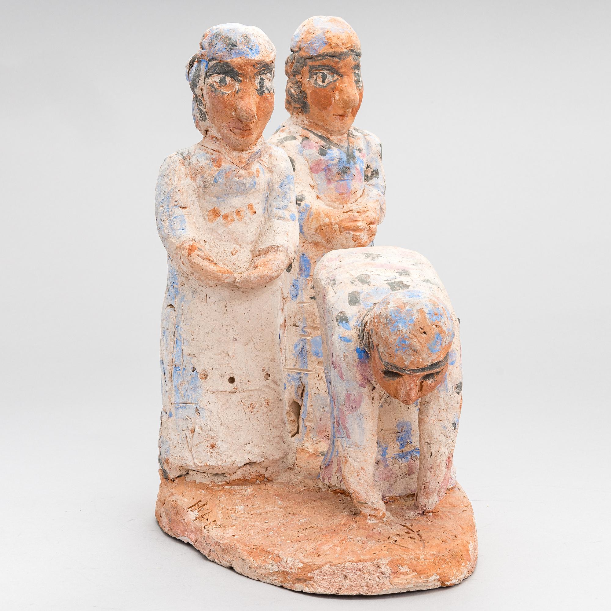 MILJA AARNIO, SKULPTUR, målad terracotta. Signerad och daterad MA -87.