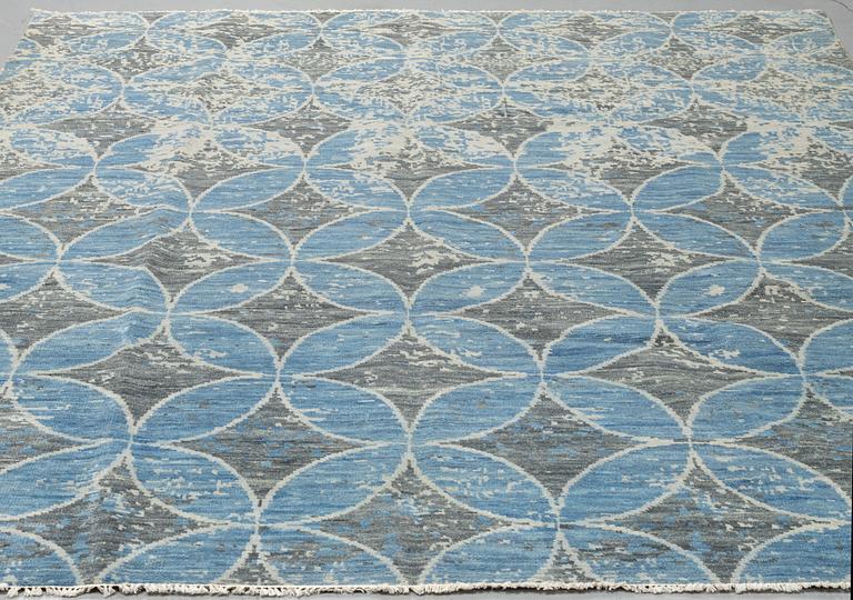 A carpet, oriental, ca 305 x 246 cm.