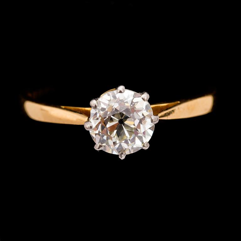 RING, sk enstensring, 18k guld, med antikslipad diamant ca 0,85ct. 1928. Vikt 2g.