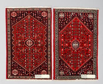 MATTOR, 2 st snarlika, orientaliska. 105 x 65 cm.