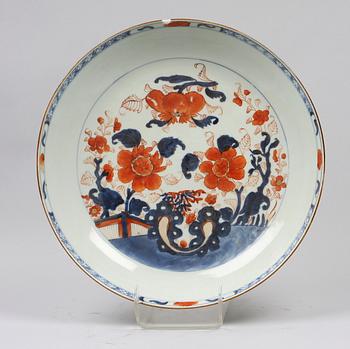 SKÅLFAT. Porslin. Kina. 1700-tal.