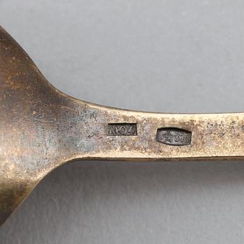 TESKEDAR, 12 st, förgyllt silver, Ryssland, 1900-talets första hälft. Vikt ca 272 gram.