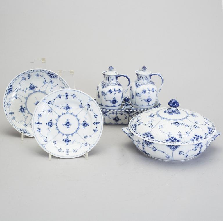 SERVISDELAR, 6 delar, "Musselmalet", Royal Copenhagen, 1900-talets andra hälft.