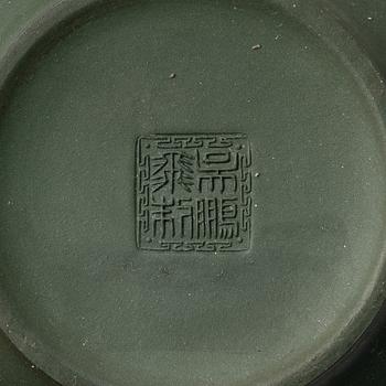 A group of three Chinese yixing teapots, 1970/80s.