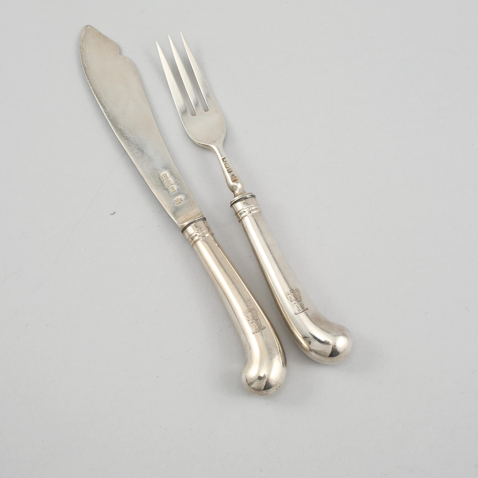 FISKBESTICK, 30 delar, Hunt & Roskell, London, 1899, vikt 2099 g.