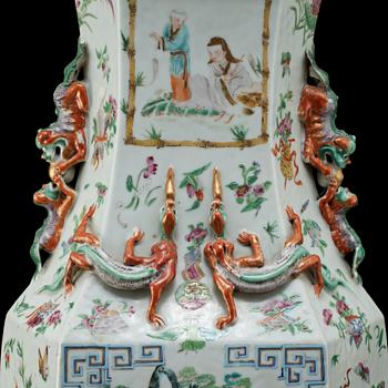 GOLVVAS, porslin, Kina, 1900-tal.