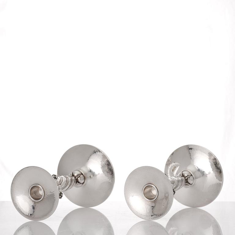 Georg Jensen, ett par ljusstakar, Köpenhamn 1996, sterling silver, designnr 263B.