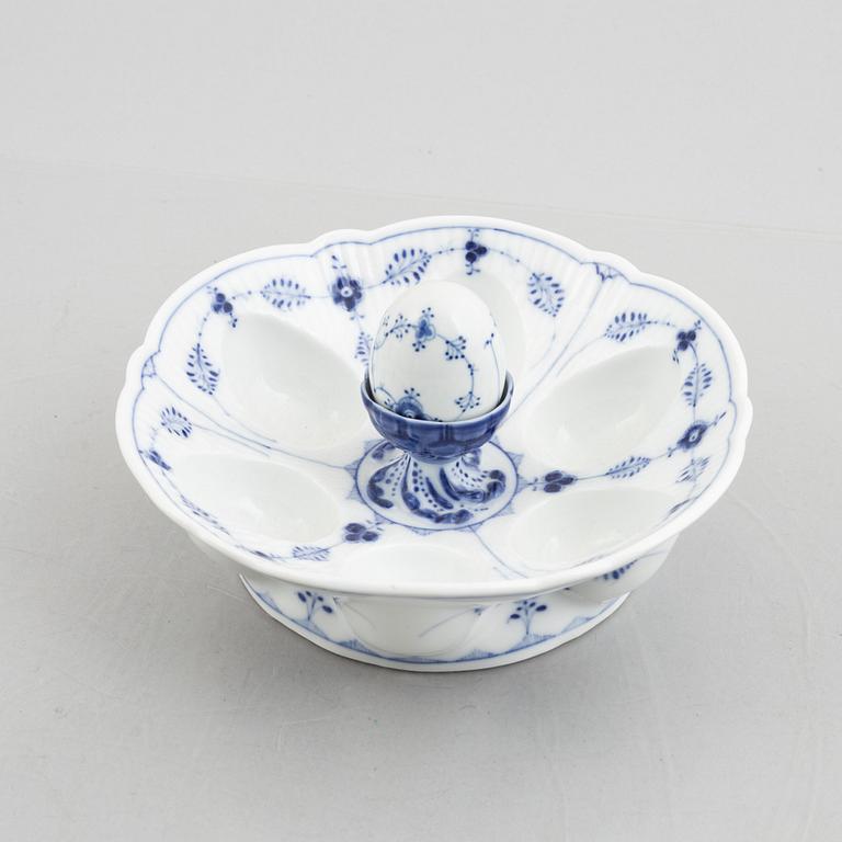 A "Blue fluted" / "Musselmalet riflet" porcelain egg stand, Royal Copenhagen, model 119, 1898-1923.