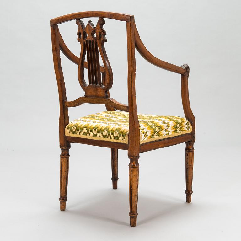 Karmstol, tillhört drottning Viktoria, Solliden, sits med broderi av Gustav V. Sannolikt Italien, 1800-tal.