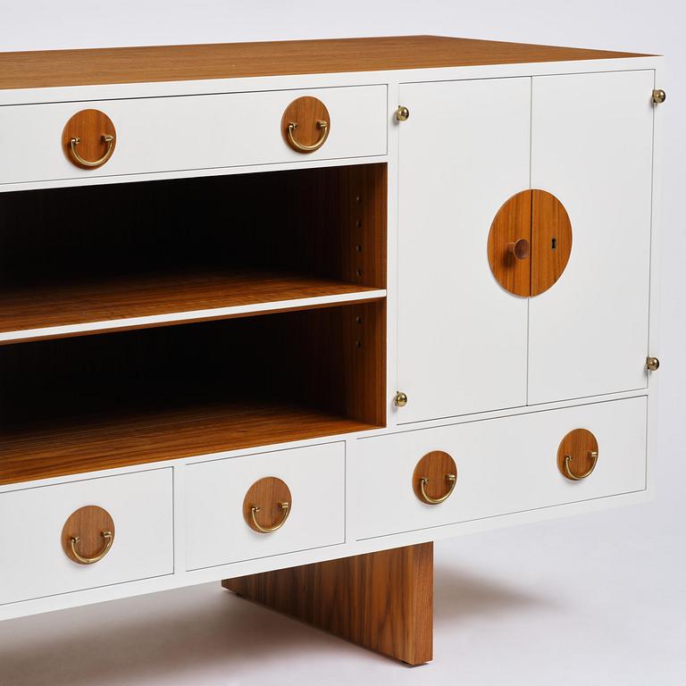 Josef Frank, sideboard, modell 2137, Firma Svenskt Tenn, samtida produktion.