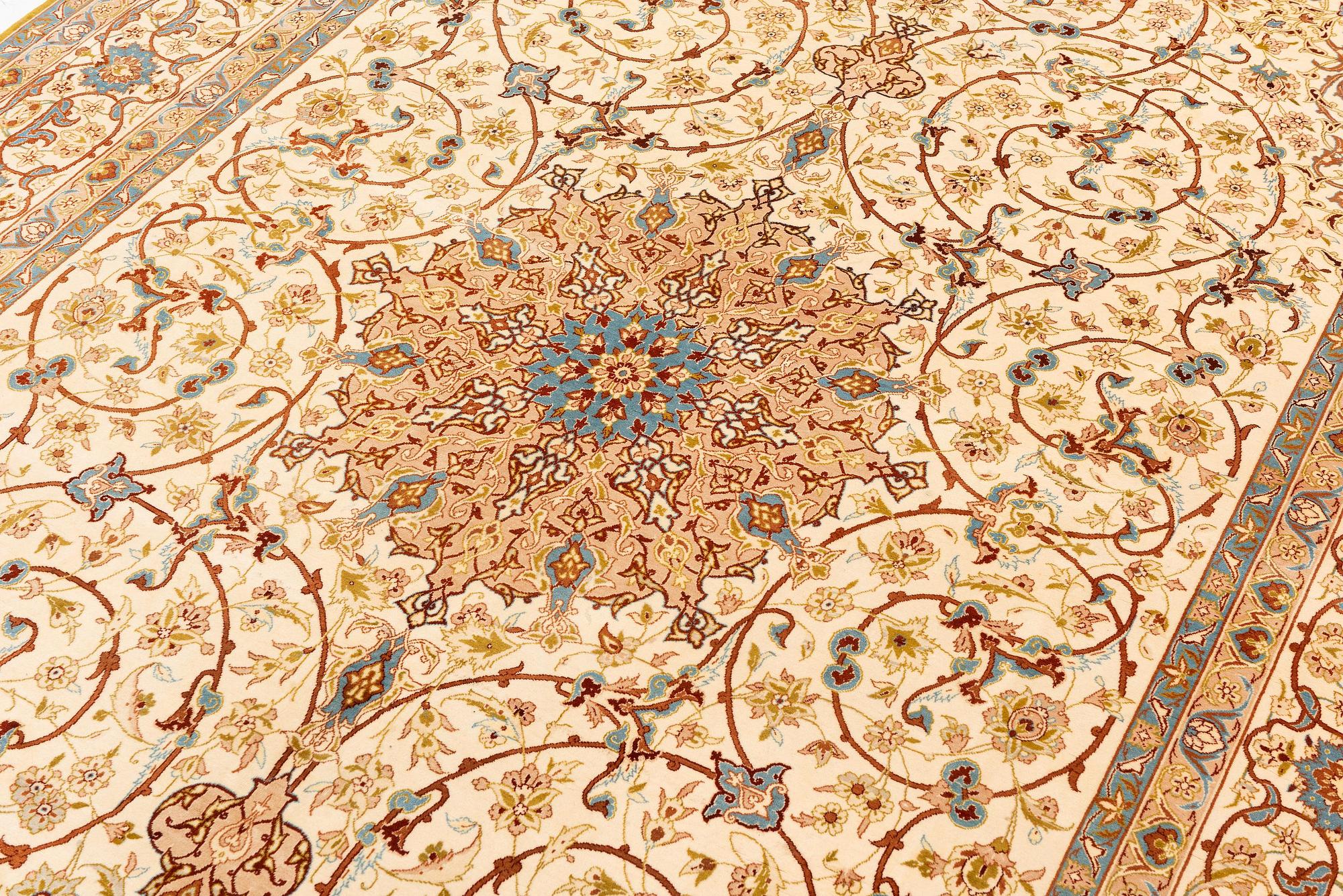 Matta, semiantik Isfahan, centrala Persien, part silk, signerad Sarraf Mamoury, ca 315 x 193 cm.