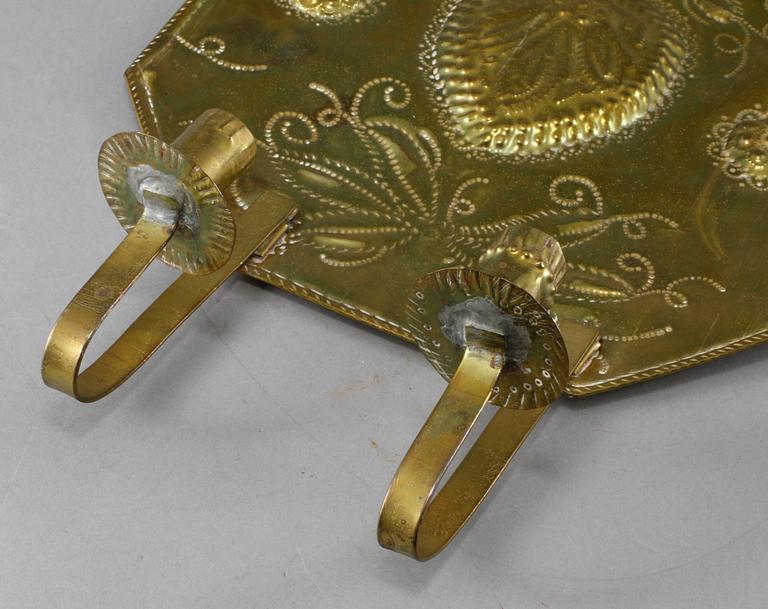LJUSPLÅT, mässing, barockstil, 1900-talets första hälft.