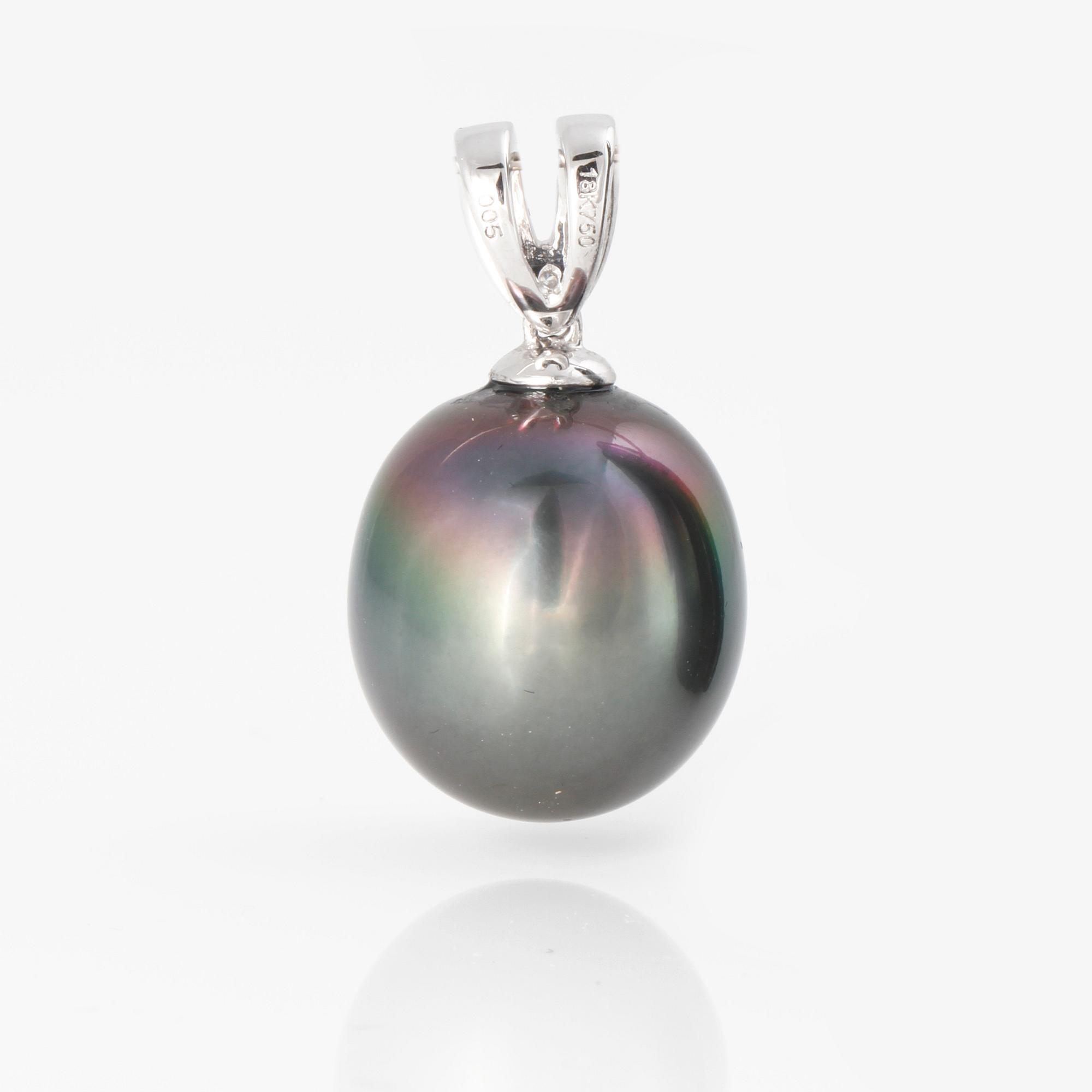 HÄNGE, med odlad Tahitipärla samt 7 briljantslipade diamanter, 0.05 ct.