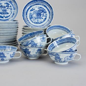 Two sets of ten blue and white tea cups with saucers, late Qing dynasty (1644-1912).