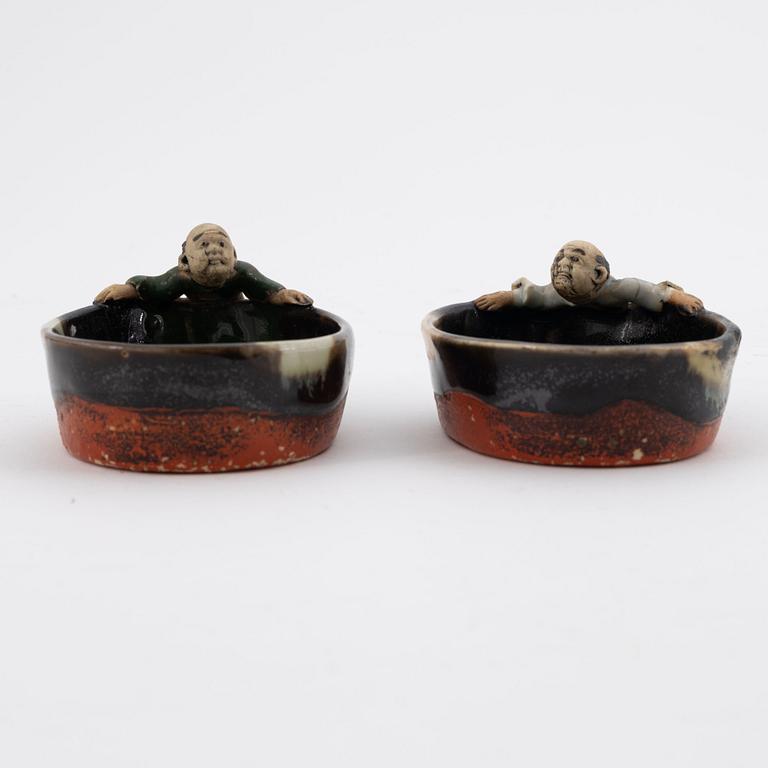 Skålar, ett par, "Sumida-ware" Japan, Meiji-period omkring år 1900.