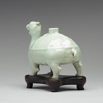 A celadon glazed water dropper, Qing dynasty (1644-1912).