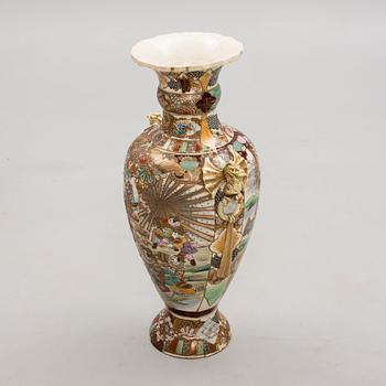 GOLVVAS, flintgods, "Satsuma" Japan, 1900-talets första hälft.